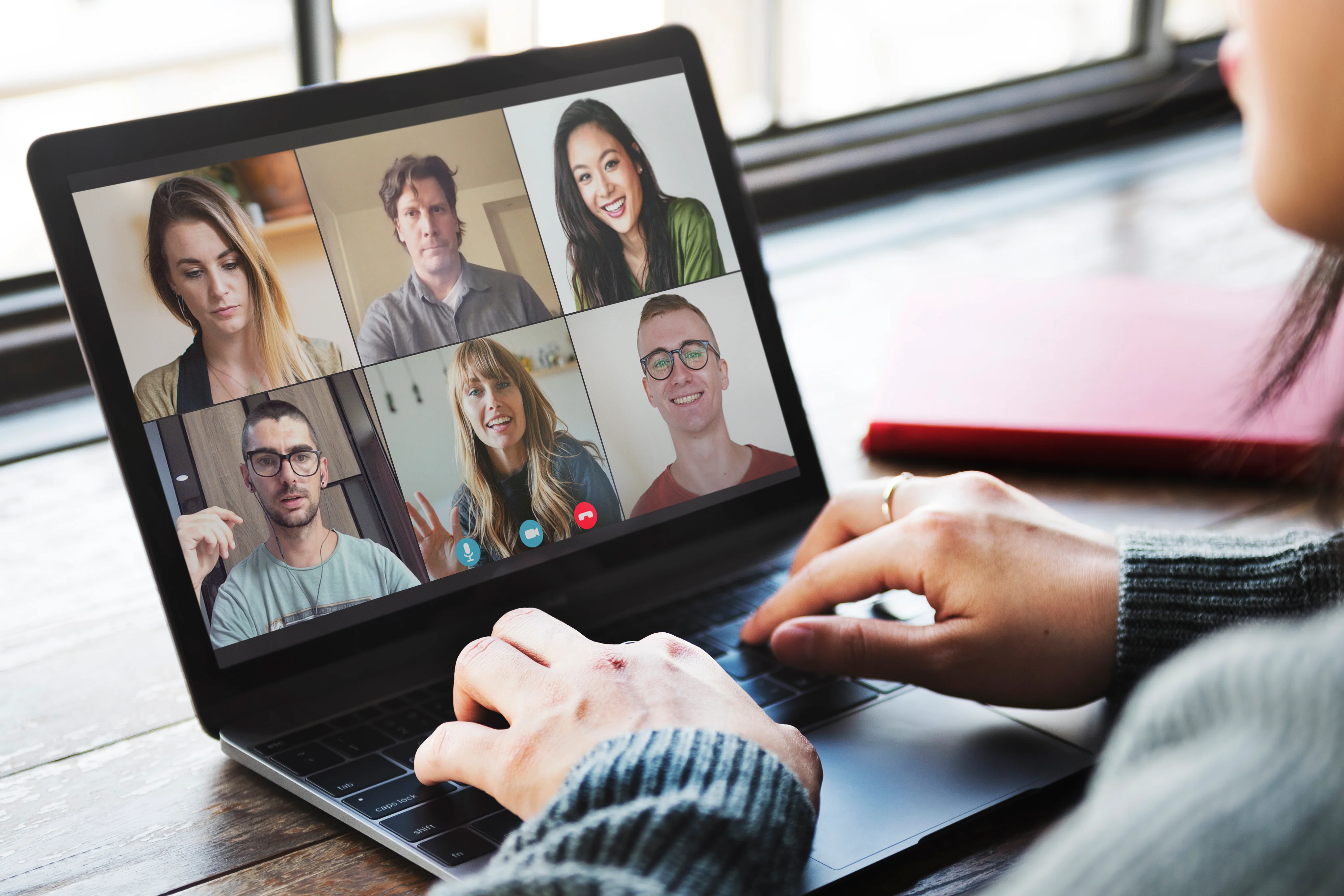 Online-Community-Teilnehmer werden: So funktioniert's